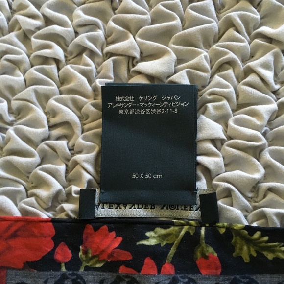 Alexander McQueen Cotton Skull and Flower Scarf - Picture 4 of 5